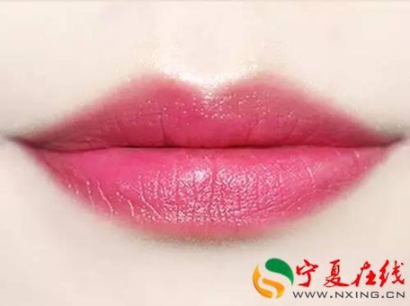 怎样吃饭不掉口红 t01bfb2f6dc05058055.jpg?size=499x373