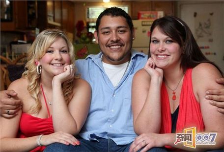 女子恳请丈夫manny rivas接受一位女士进入他们的婚姻,帮助她照顾孩子